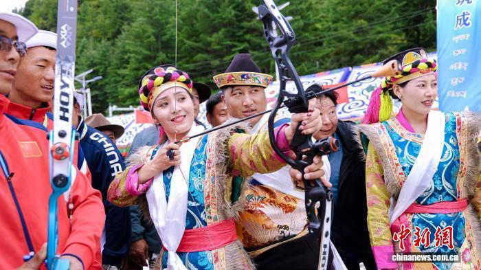 展现了西藏, 图为亚东县 展现了西藏, 图为亚东县