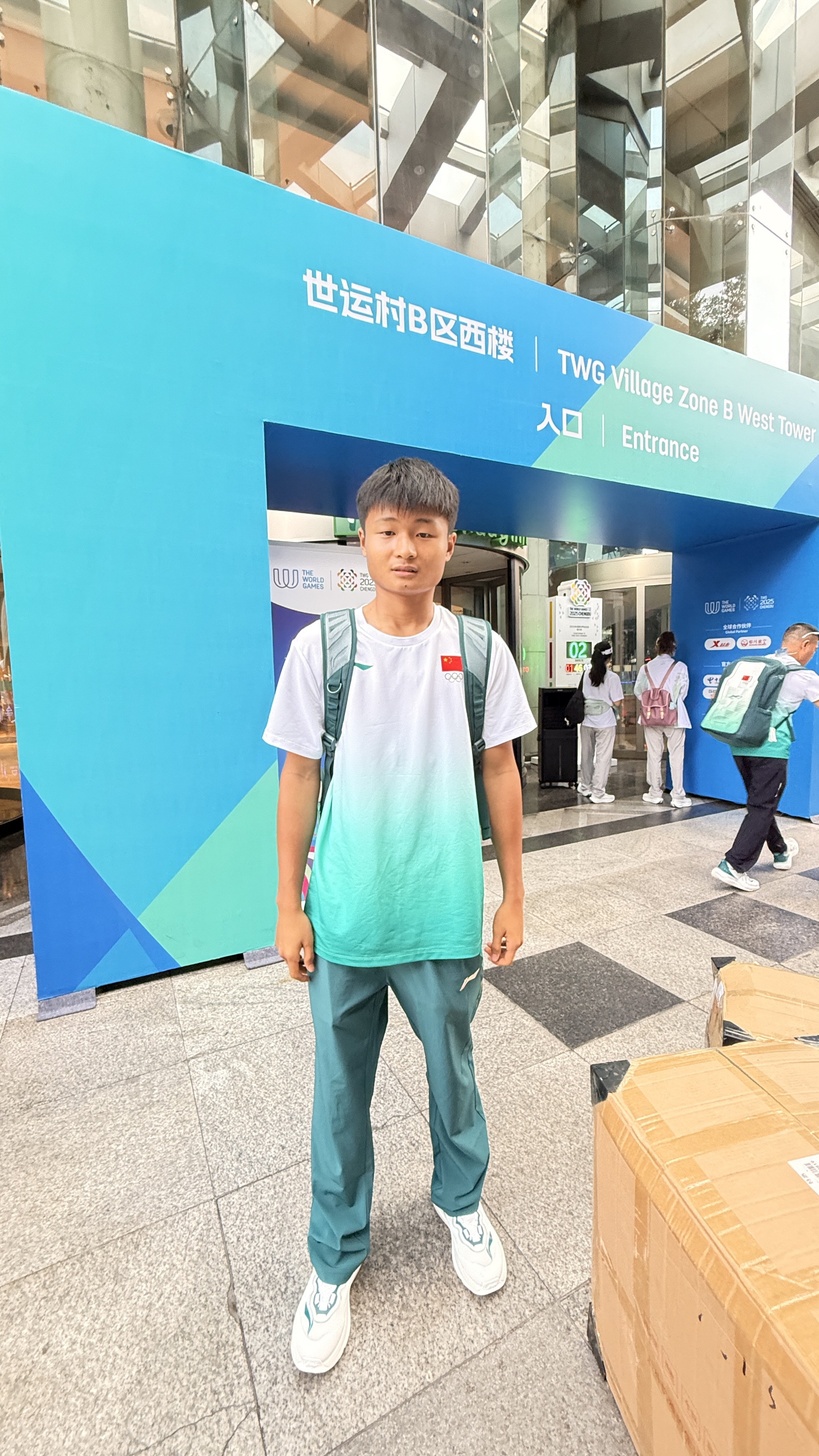 杨羽习手举, 开始不是特, 岁的杨羽习 杨羽习手举, 开始不是特, 岁的杨羽习