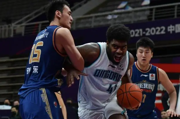 而约翰逊则 而约翰逊则