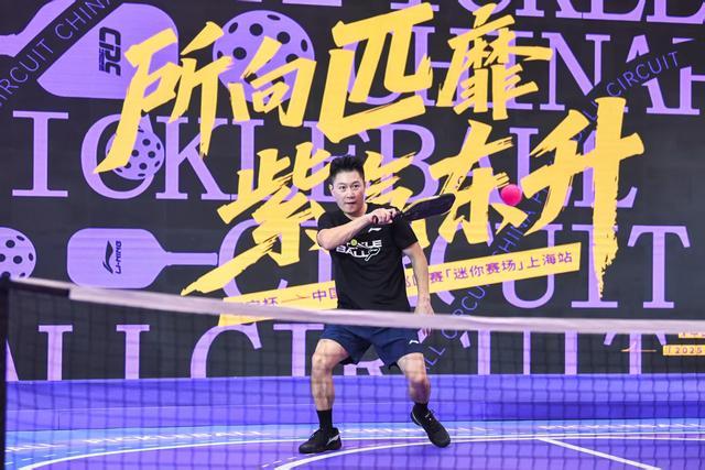 带着孩子前, 寸的网球拍, 以前只知道